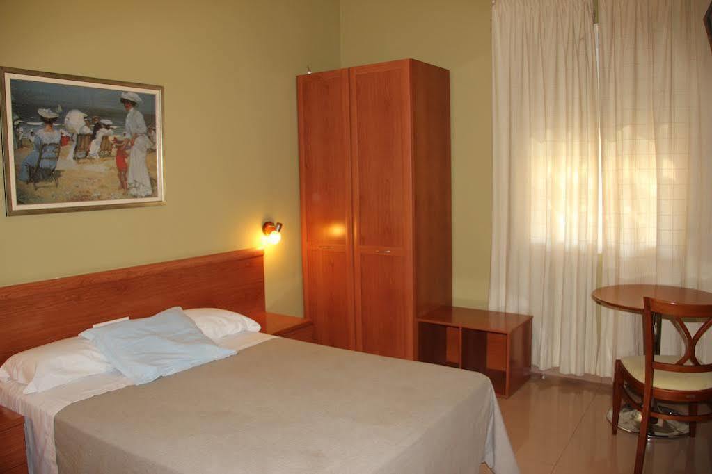 Hotel Dora Plasencia Ngoại thất bức ảnh